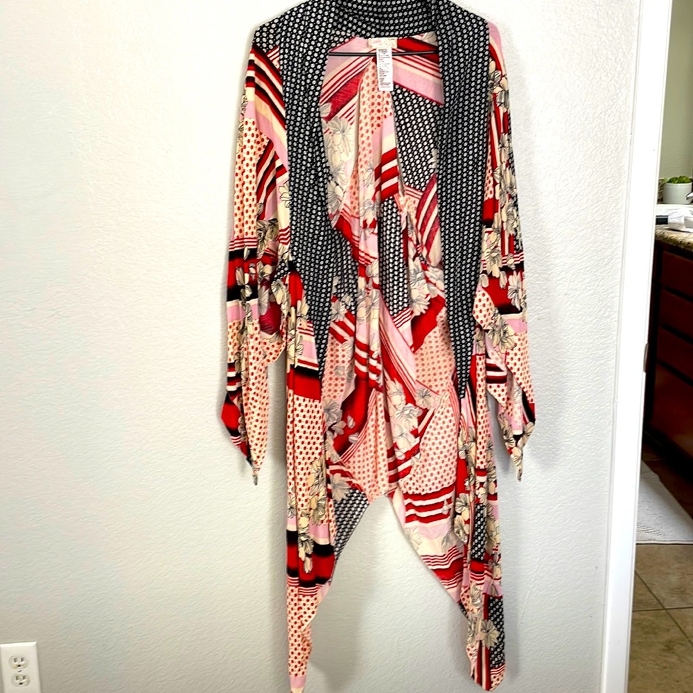 Free People kimono. A showstopper. Length is past knees. ¾ length sleeves.